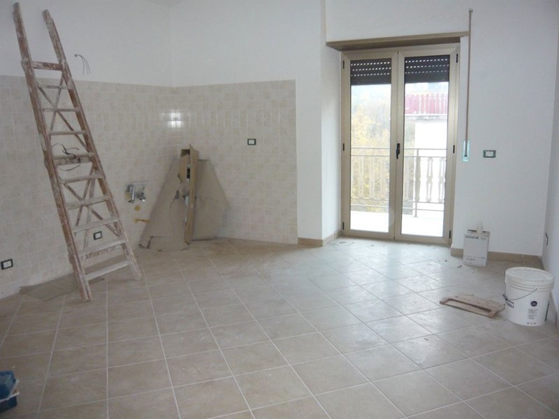 Appartamento in Vendita a Tagliacozzo, 67'000€, 90 m²
