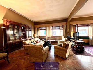 Appartamento in Vendita a Firenze, zona Campo di Marte, 900'000€, 165 m², con Box