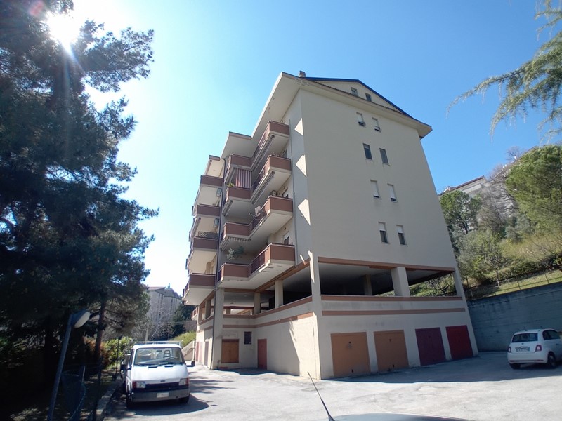 Appartamento in Vendita a Chieti, zona Filippone, 109'000€, 145 m², con Box