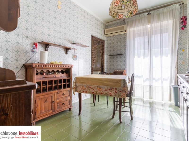 Appartamento in Vendita a Siracusa, zona Tisia Tica Zecchino, 90'000&euro;, 142 m²