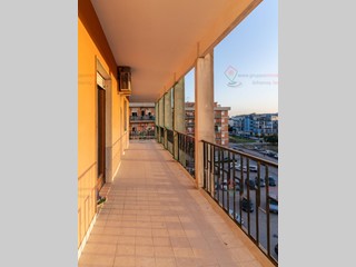 Appartamento in Vendita a Siracusa, zona Pizzuta Scala Greca, 140'000&euro;, 157 m²