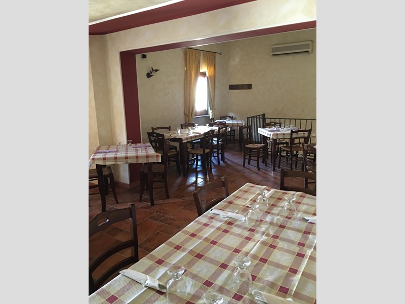 Immobile commerciale in Affitto a Castrovillari, zona Centro Storico, 600&euro;, 200 m², arredato