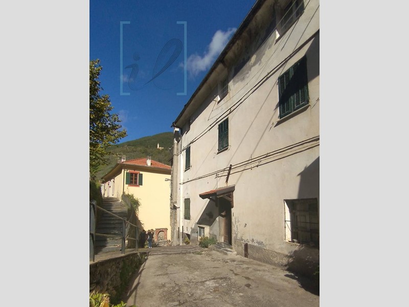 Quadrilocale in Vendita a Rezzo, zona Lavina, 95'000€, 115 m²