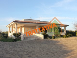 Casa Indipendente in Vendita a Monopoli, 335'000€, 179 m²