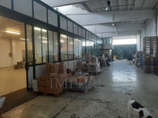 Capannone in Vendita a Camporosso, 1'400'000€, 700 m²