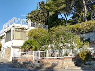 Casa Indipendente in Vendita a Andora, zona Marina Di Andora, 330'000€, 80 m², arredato