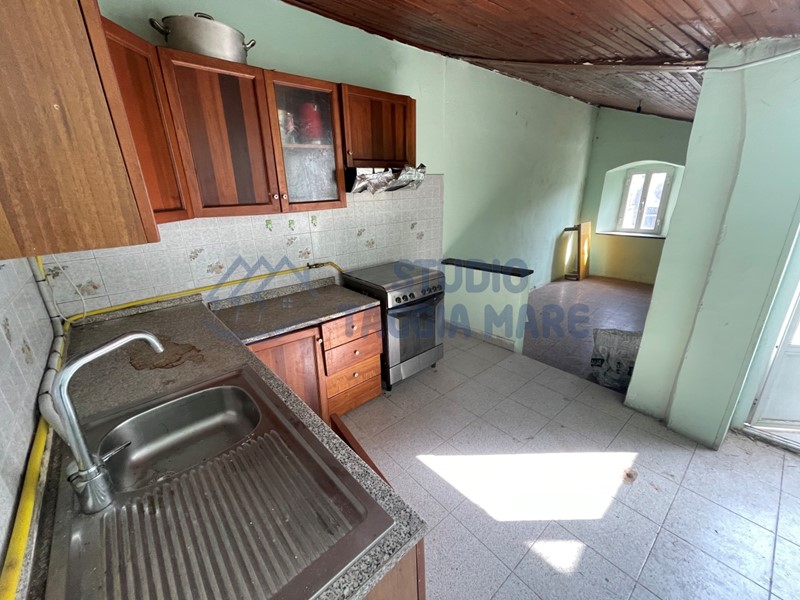 Quadrilocale in Vendita a Taggia, zona Arma Di Taggia, 75'000€, 80 m²