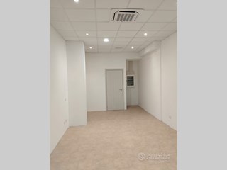 Negozio in Affitto a Jesolo, zona Lido, 111€, 48 m²