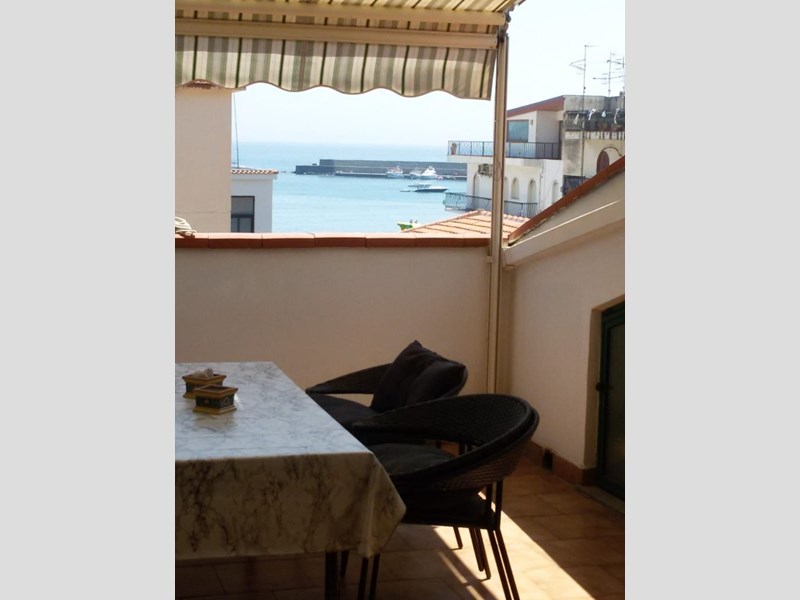 Attico in Vendita a Giardini Naxos, zona Via Dalmazia Lungomare , 210'000€, 65 m², arredato