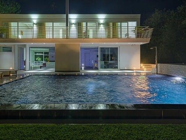 Villa in Affitto a Massa, 85'000€, 150 m², arredato