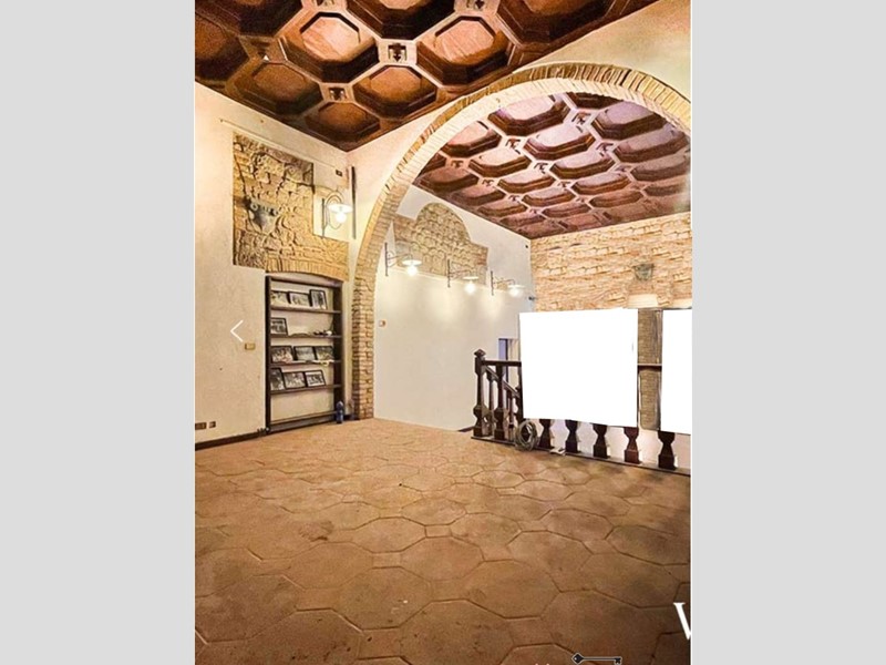 Negozio in Affitto a San Gimignano, 2'200€, 100 m²