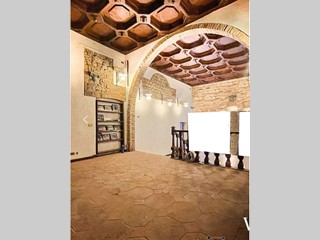 Negozio in Affitto a San Gimignano, 2'200€, 100 m²