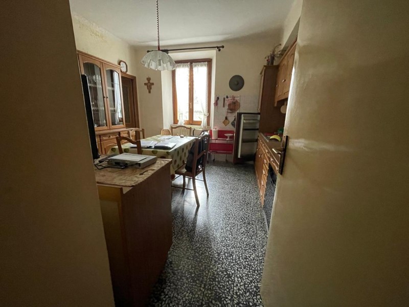 Casa Semi Indipendente in Vendita a Stazzema, 105'000€, 145 m²