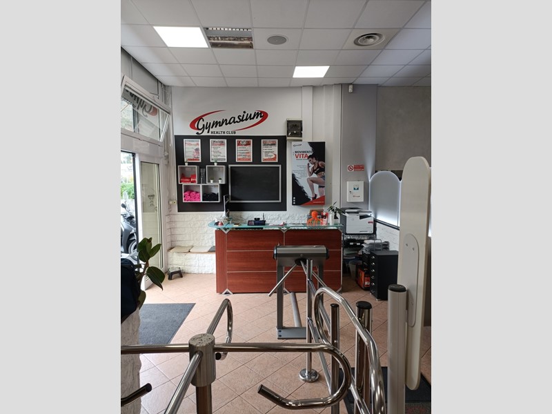 Immobile commerciale in Vendita a Genova, zona Sestri Ponente, 350'000€, 450 m²