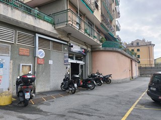 Immobile commerciale in Vendita a Genova, zona Sestri Ponente, 350'000€, 450 m²