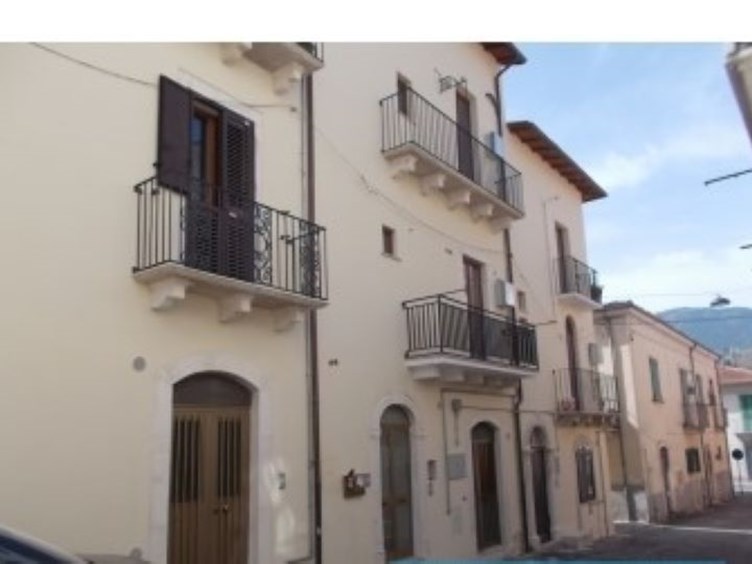 Casa Semi Indipendente in Vendita a Popoli, 30'000€, 65 m²