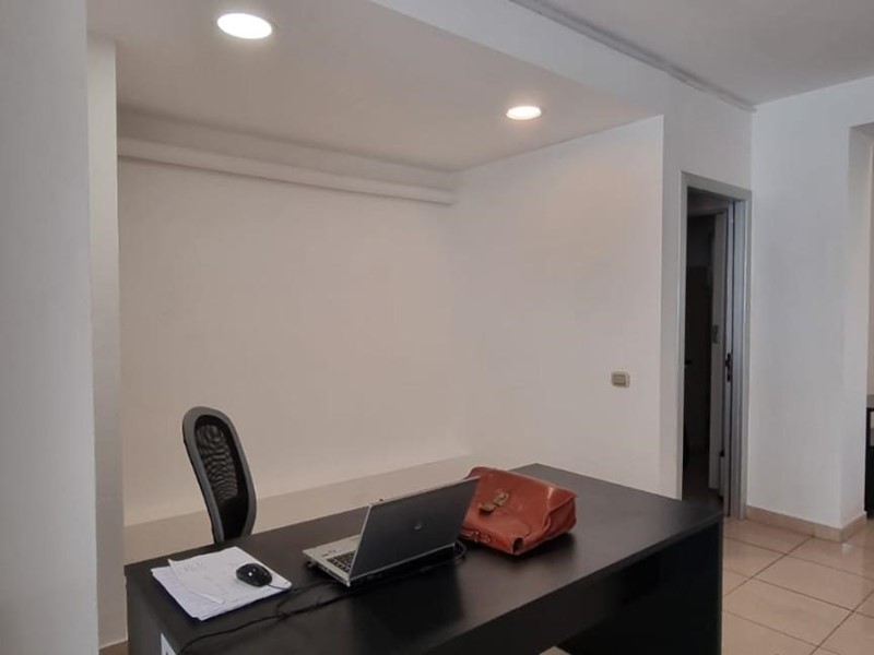 Negozio in Vendita a Camaiore, zona Lido di Camaiore, 325'000&euro;, 83 m²