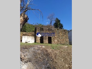 Casa Indipendente in Vendita a Montignoso, zona Cerreto, 130'000&euro;, 80 m²