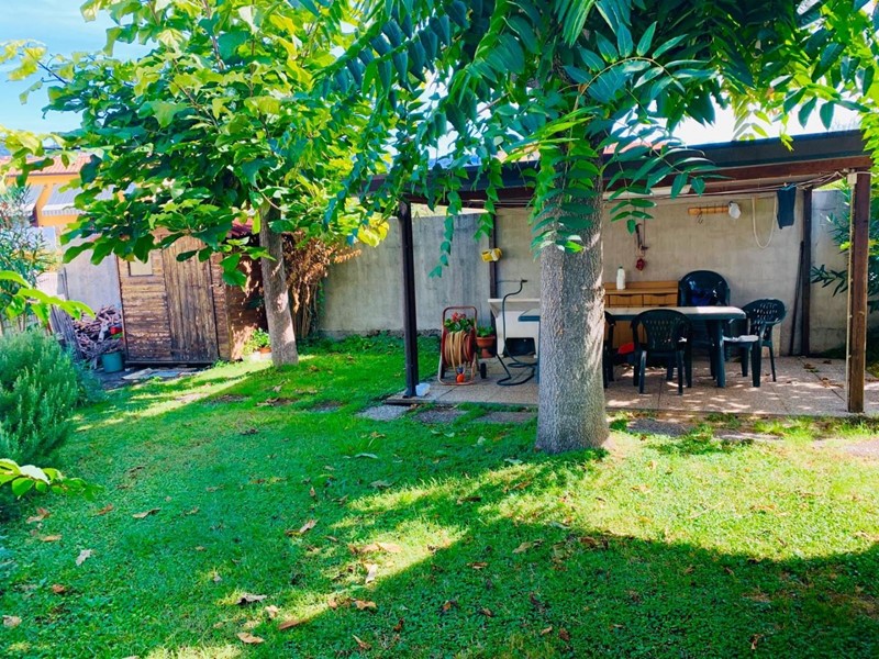 Casa Indipendente in Vendita a Castelnuovo Magra, 300'000&euro;, 90 m², con Box