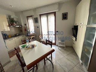 Appartamento in Vendita a Taggia, zona Arma Di Taggia, 340'000€, 130 m²