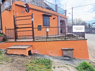 Casa Semi Indipendente in Vendita a Città della Pieve, 108'000€, 68 m²