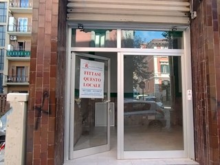 Immobile commerciale in Affitto a Salerno, zona Vestuti, 950€, 40 m²