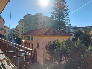 Quadrilocale in Vendita a Salerno, zona Via Posidonia, 285'000&euro;, 100 m²