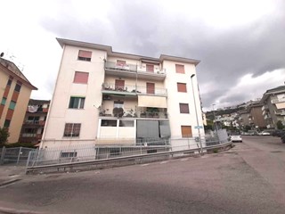 Quadrilocale in Vendita a Salerno, zona Via Cernaia , 239'000&euro;, 95 m²