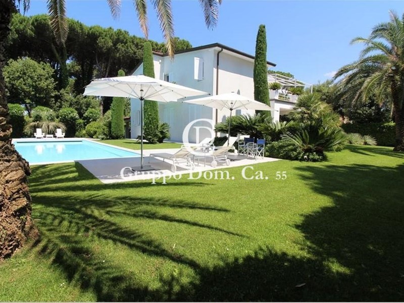 Villa in Vendita a Forte dei Marmi, zona Roma Imperiale, 10'000'000€, 450 m², arredato