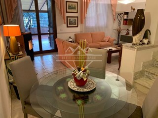 Villetta a schiera in Vendita a Carrara, 410'000€, 225 m²