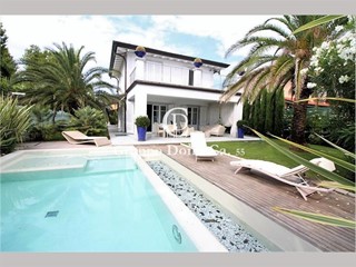 Villa in Vendita a Forte dei Marmi, zona Vittoria Apuana, 3'500'000€, 350 m², arredato