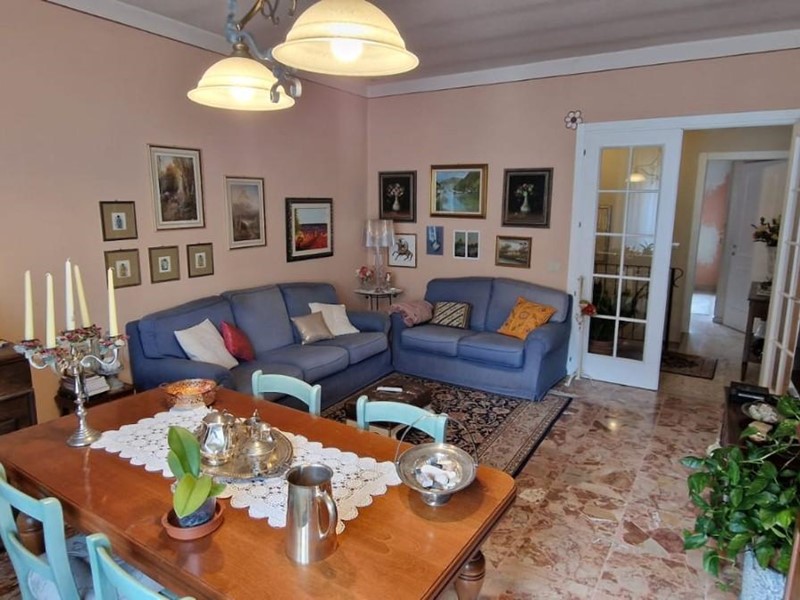 Casa Semi Indipendente in Vendita a Borgo a Mozzano, zona Diecimo, 195'000€, 250 m², arredato, con Box
