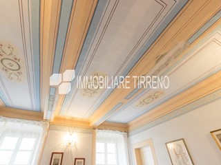 Appartamento in Vendita a Massa, 1'390'000&euro;, 480 m², arredato, con Box