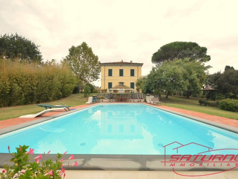 Villa in Vendita a Lucca, zona Pieve Santo Stefano, 2'850'000€, 840 m²