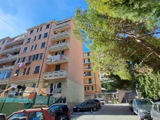 Quadrilocale in Vendita a Genova, zona Sestri Ponente, 72'000€, 67 m²