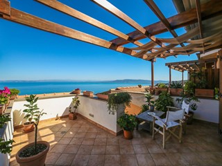 Appartamento in Vendita a Monte Argentario, zona Porto Santo Stefano, 720'000€, 150 m², arredato, con Box
