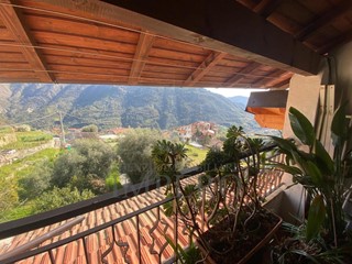 Appartamento in Vendita a Ventimiglia, zona Serro, 120'000€, 106 m²