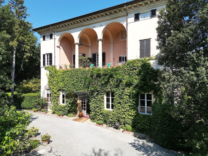 Attività commerciale in Vendita a Lucca, zona Sud, 4'000'000€, 3500 m²