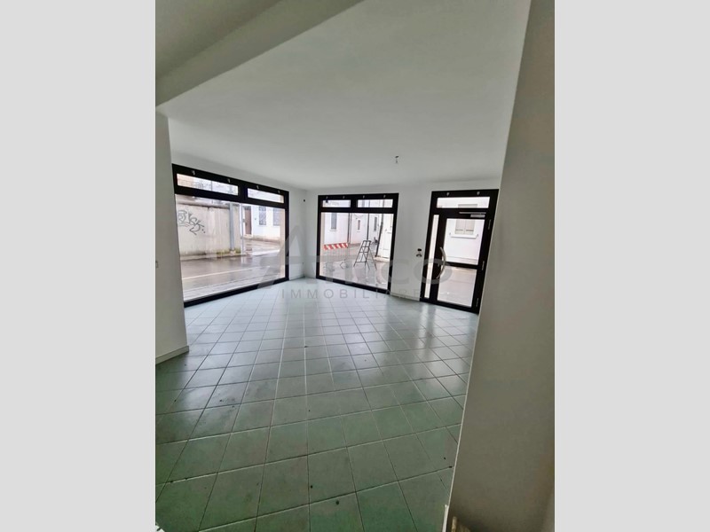 Immobile commerciale in Affitto a Adria, 600€, 30 m²