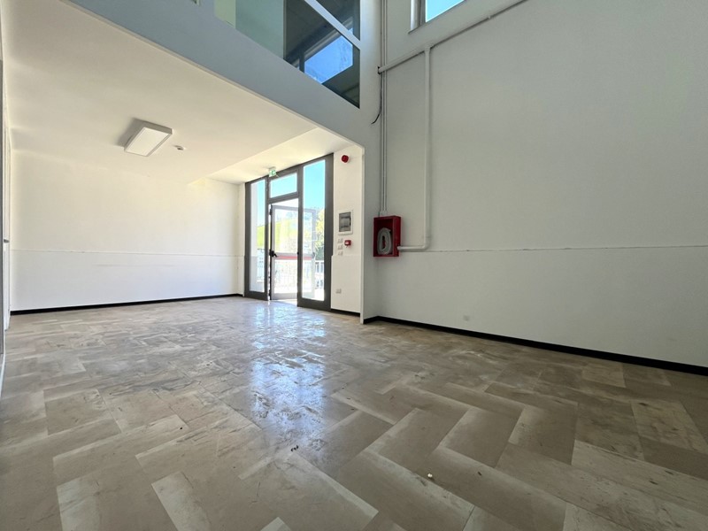 Immobile commerciale in Affitto a Catanzaro, zona Lucrezia della Valle, 2'500&euro;, 315 m²