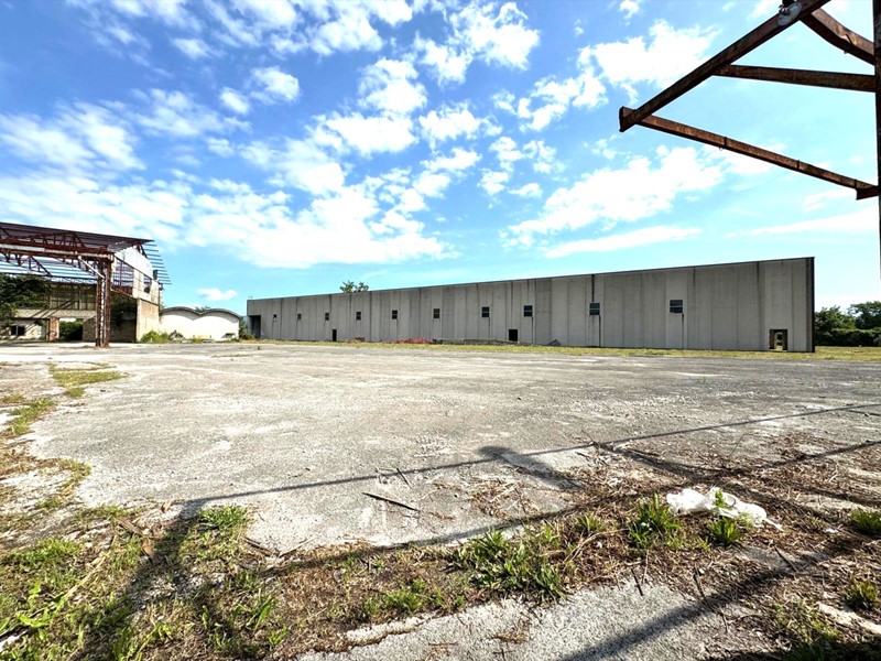 Capannone in Vendita a Frosinone, 1'100'000€, 3236 m²