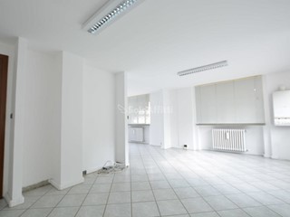 Ufficio in Affitto a Nole, 450€, 75 m²