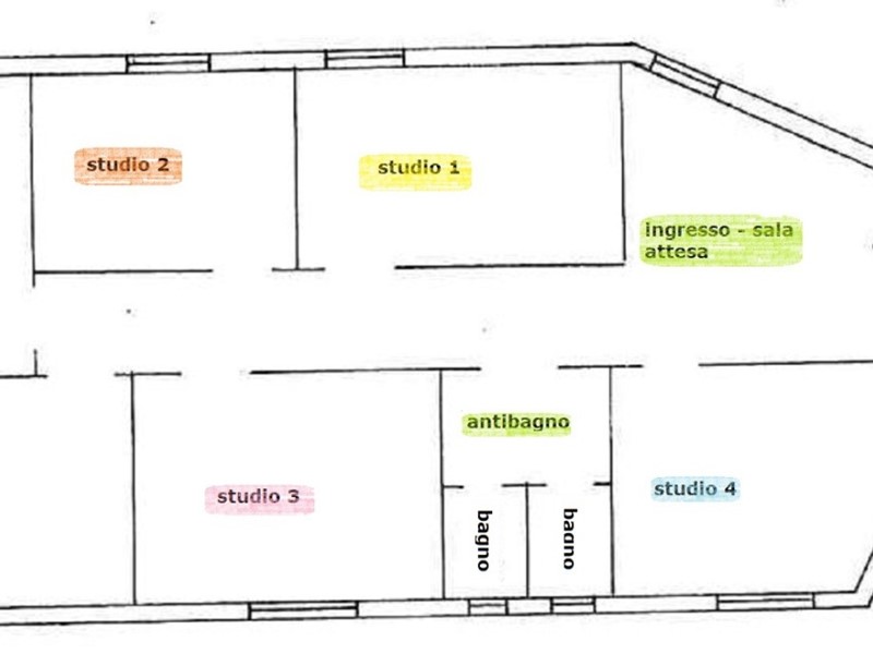 Capannone in Affitto a Arcola, 1'000€, 152 m²
