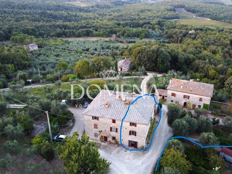 Casale in Vendita a Monteriggioni, zona Pian Del Lago, 600'000&euro;, 310 m², arredato