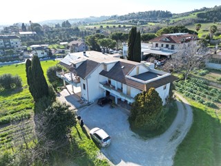 Appartamento in Vendita a Monsampolo del Tronto, 130'000€, 135 m²