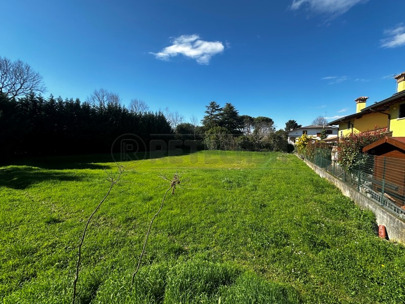 Terreno edificabile in Vendita a Cervignano del Friuli, zona Strassoldo, 75'000€, 1456 m²