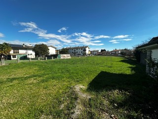 Terreno edificabile in Vendita a Cervignano del Friuli, zona Strassoldo, 95'000€, 1735 m²