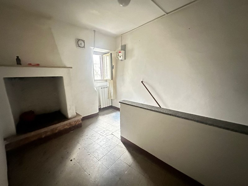 Casa Semi Indipendente in Vendita a Follo, zona Follo Alto, 48'000€, 90 m²