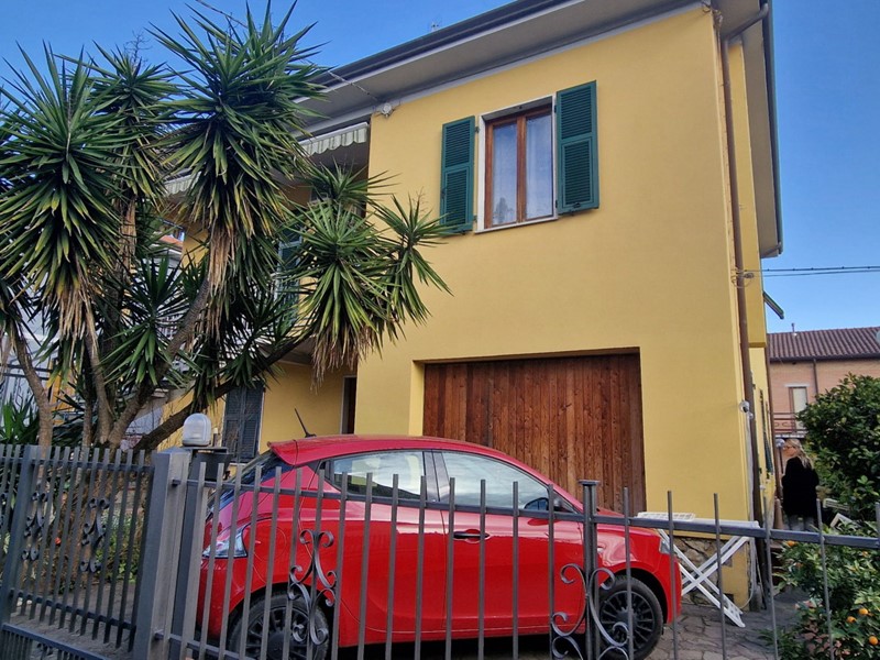 Casa Indipendente in Vendita a Santo Stefano di Magra, 380'000€, 220 m²