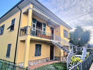 Casa Indipendente in Vendita a Santo Stefano di Magra, 380'000€, 220 m²